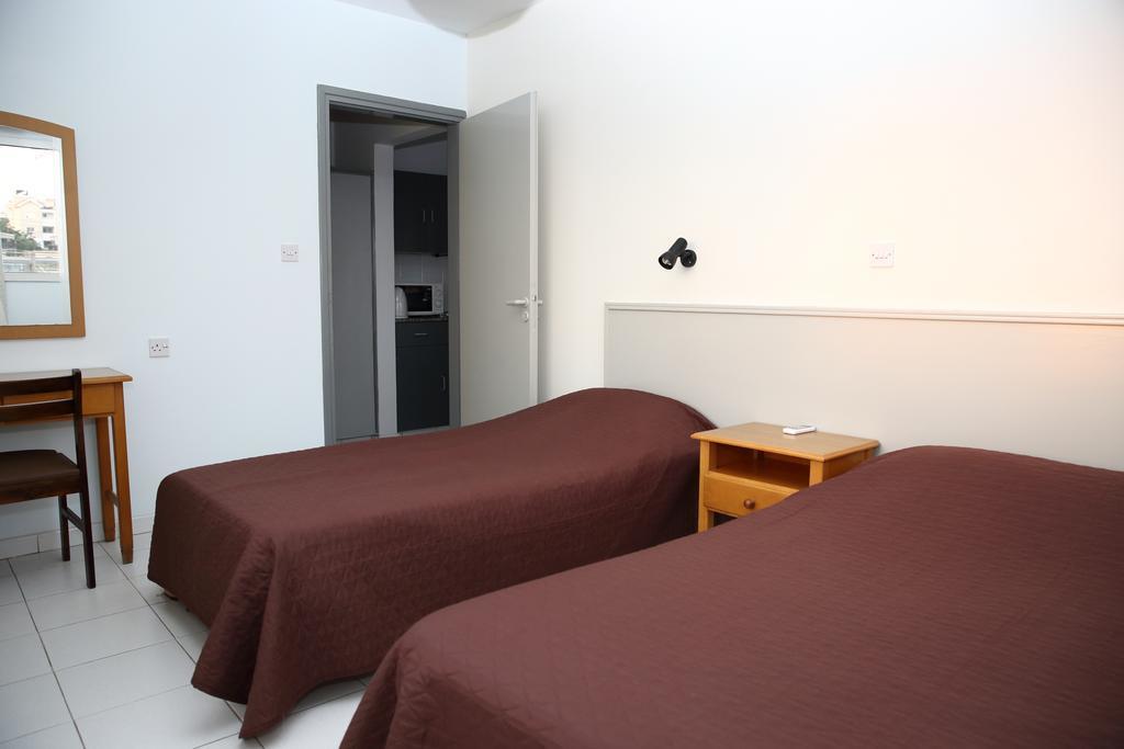 Alora Apartments 拉纳卡 外观 照片