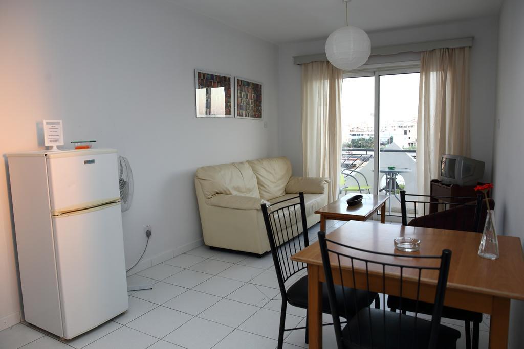 Alora Apartments 拉纳卡 外观 照片