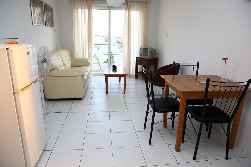Alora Apartments 拉纳卡 外观 照片