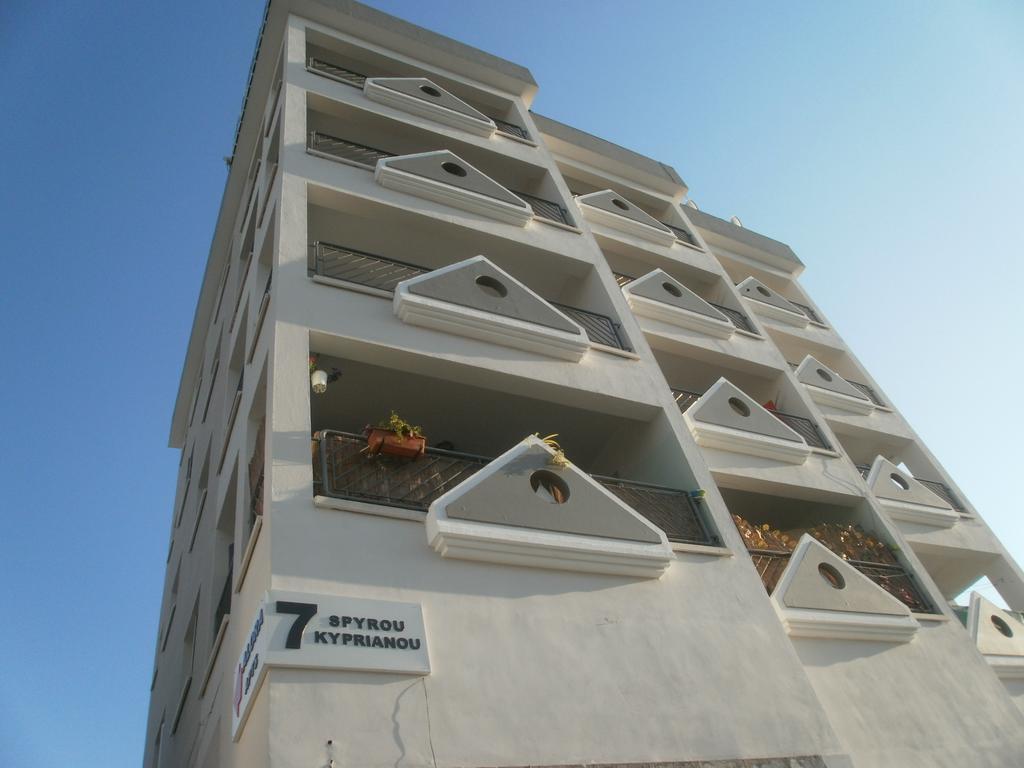 Alora Apartments 拉纳卡 外观 照片