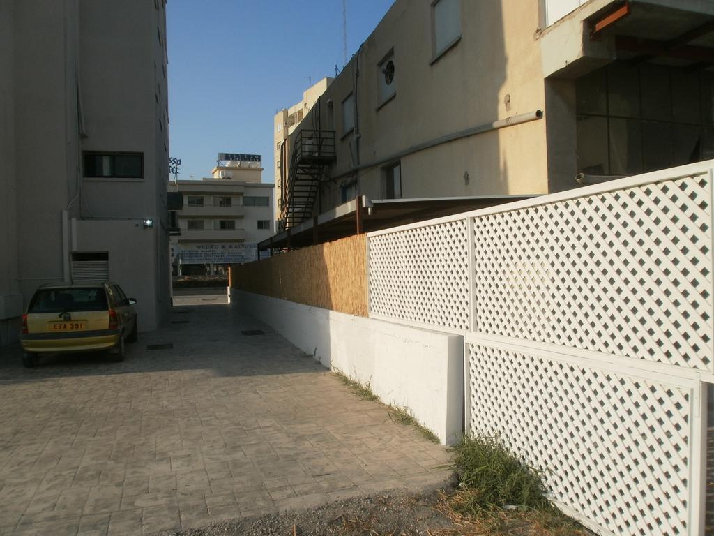 Alora Apartments 拉纳卡 外观 照片