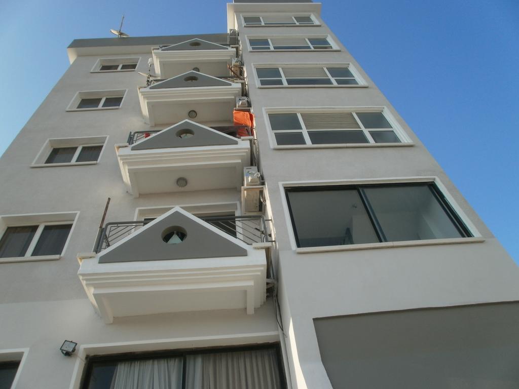 Alora Apartments 拉纳卡 外观 照片