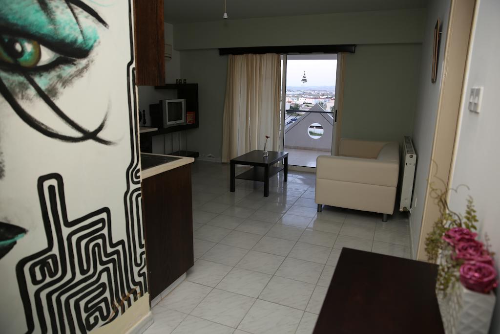 Alora Apartments 拉纳卡 外观 照片
