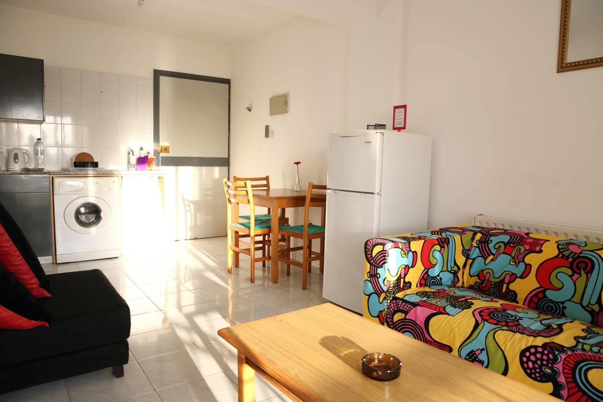 Alora Apartments 拉纳卡 外观 照片