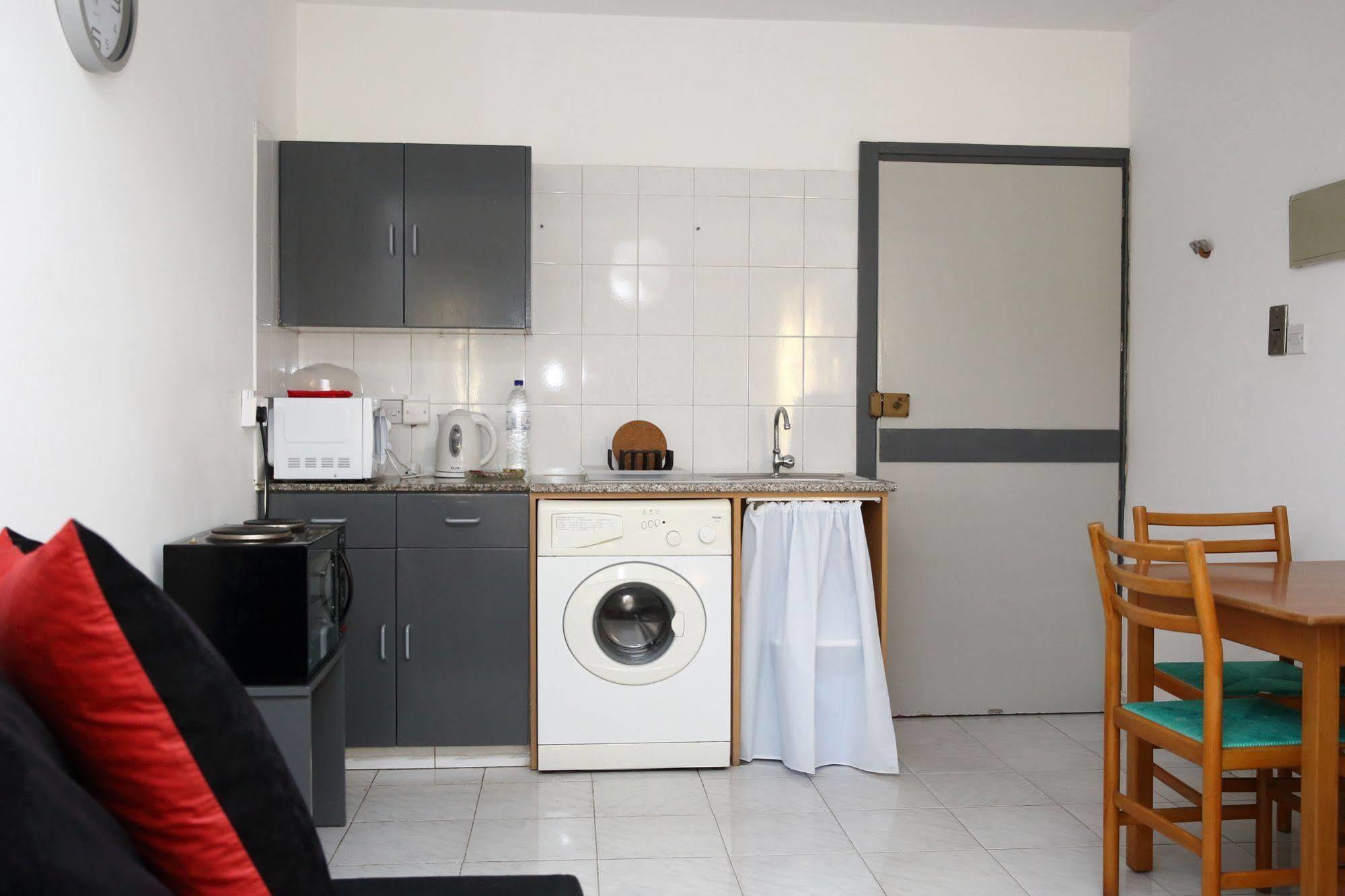 Alora Apartments 拉纳卡 外观 照片